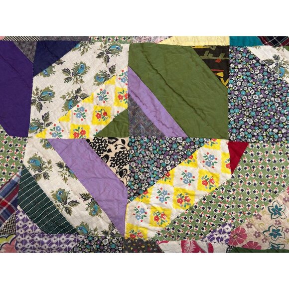 1930s 1940s quilt with feedsack fabrics hand pieced and quilted 71” x 82” - Picture 4 of 10